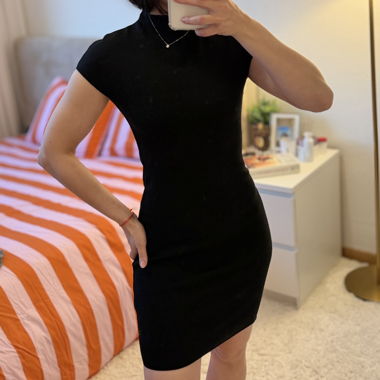 Schwarzes enges Kleid ZARA