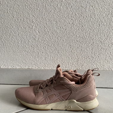 Asics Turnschuhe rosa