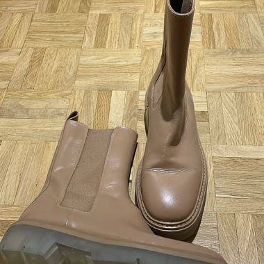 Massimo Dutti Beige chunky Chelsea boots