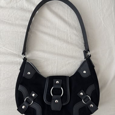 Sac bandoulière noir avec boucles
