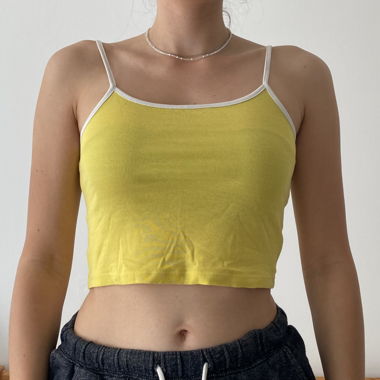 Top court jaune en caraco