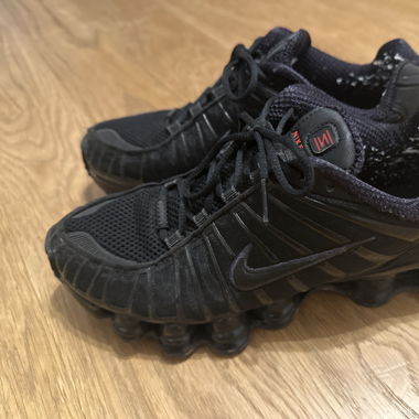 Black Nike Shox 