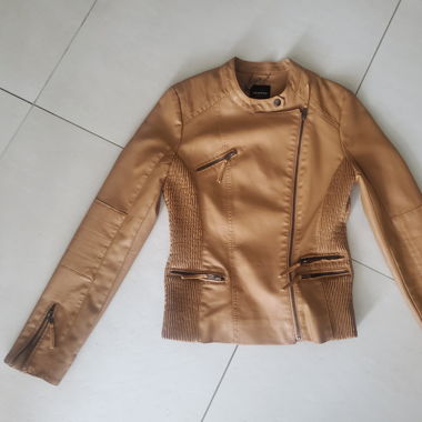 Schöne Jacke aus Kunstleder (Gr. 38)