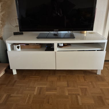 Mobile TV bianco con piedi