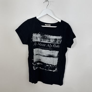 Schwarzes Graphic T-Shirt