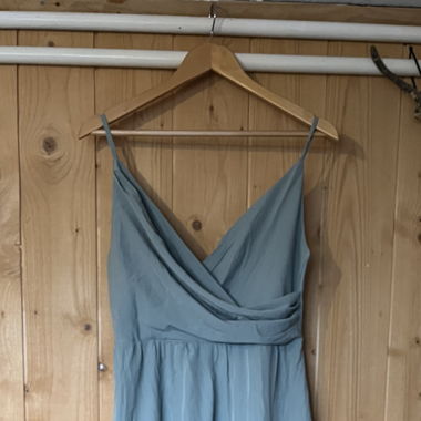 langes Kleid mit Beinschlitz