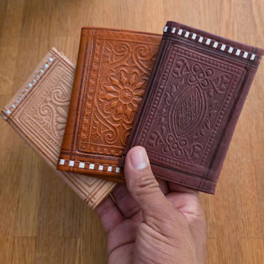 Portefeuille en cuir fait main - design vintage embossé