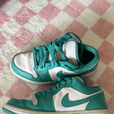 Nike turquoise 