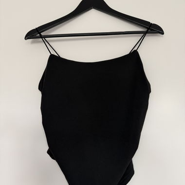 schwarzes Top