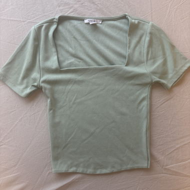 Top con scollo a U