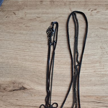 Schwarze Halsketten