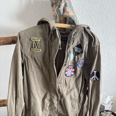 Veste mi-saison à capuche 