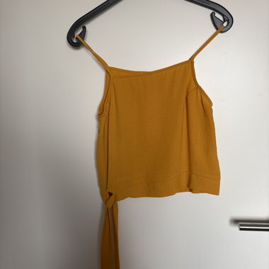 Top estivo giallo