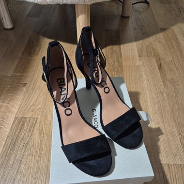 Bianco hohe Schuhe