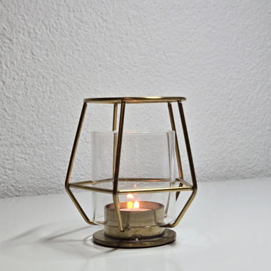 Teelichthalter aus Metall und Glas