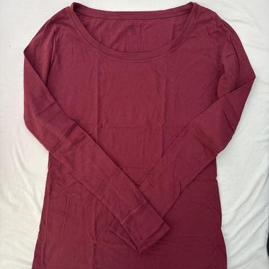 Top a maniche lunghe bordeaux
