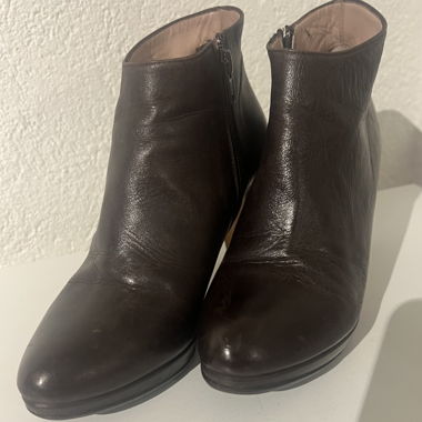 Chaussures à talons, en cuir. Taille 38