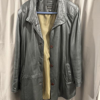 Schwarze Lederjacke