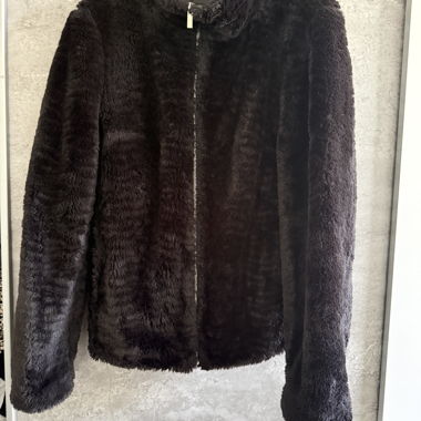 Veste en fausse fourrure noire