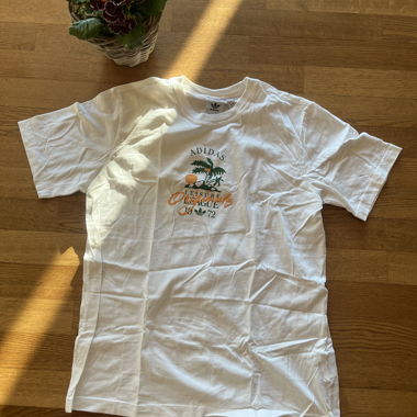 Adidas Vintage T-Shirt