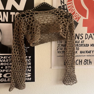 shrug beige lavorato a mano in stile rete Y2K