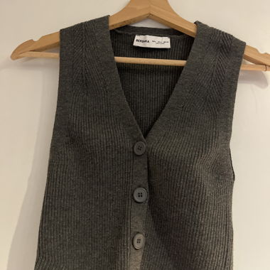 Grey knit vest by Bershka