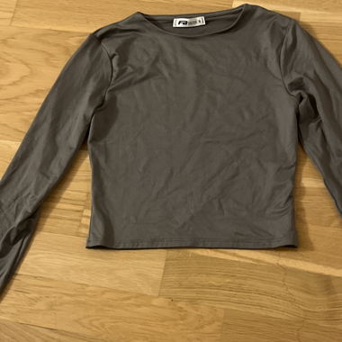 Grauer Croptop 
