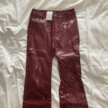 PANTS ROUGE EFFET CROCO