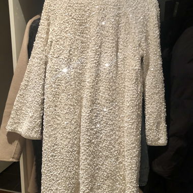 Abito con paillettes con maniche lunghe