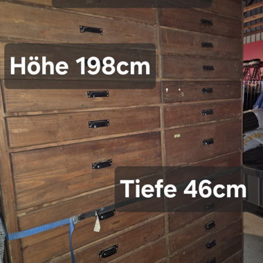 Grande cassettiera in legno