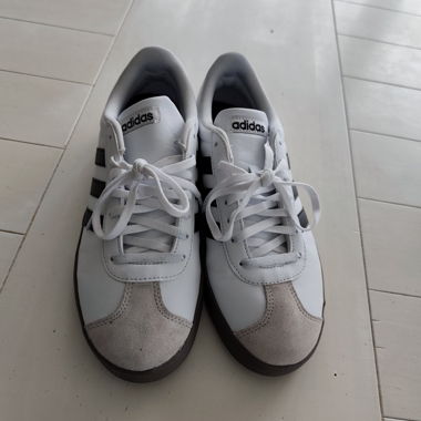 White adidas sneakers size 41 1/3