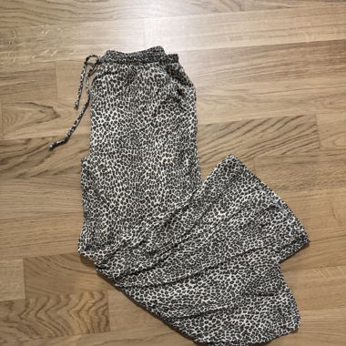 Pantaloni leopardati