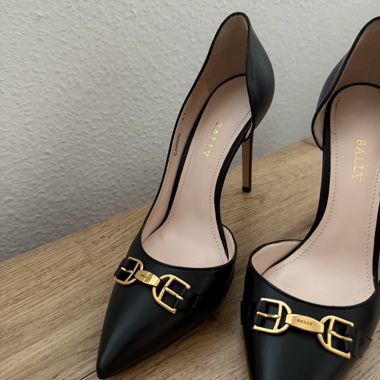 Bally High Heels aus schwarzem Leder