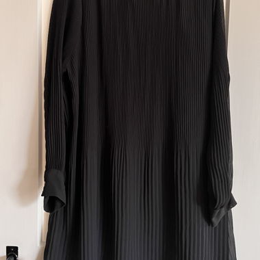 Schwarzes Plissee Kleid 