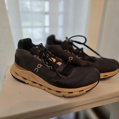 On Running Sneaker black/beige