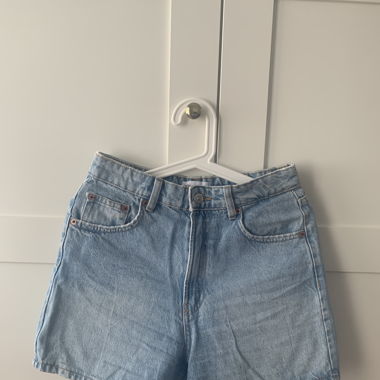 Jeansshorts mit heller Waschung (High Waist)
