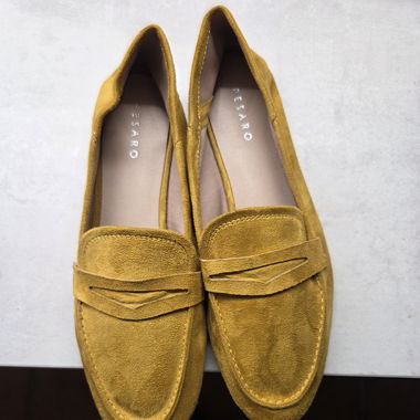 Belle paire de chaussure basse Mocassin .