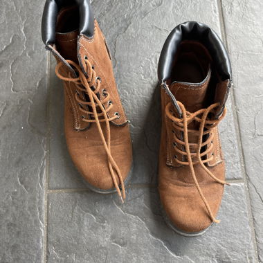 Bottes à lacets brunes