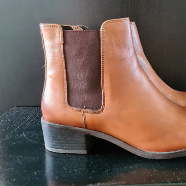Braun Leather Chelsea Boots