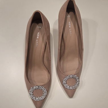 Heeled shoes