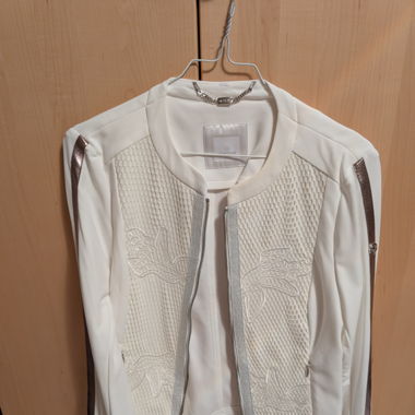 Weisse Jacke
