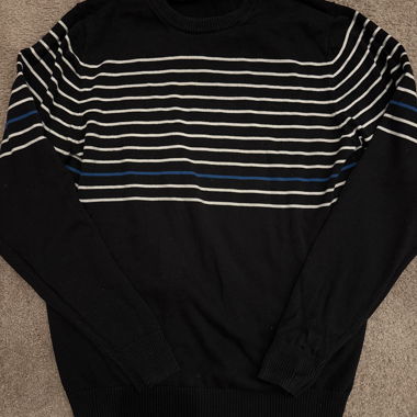Pull noir à rayures