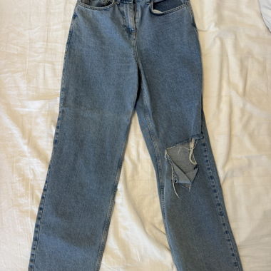 Jeans droits à look déchiré