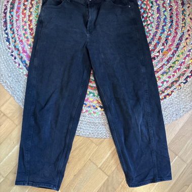 Black Barrel Jeans