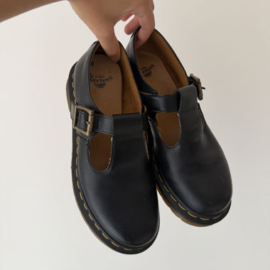 Dr. Martens T-Bar noires