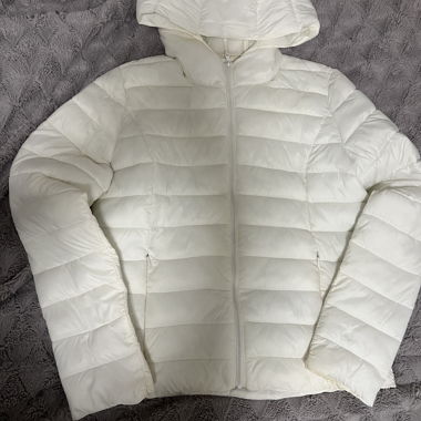 Weisse Übergangsjacke