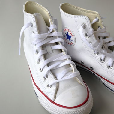 All Star en cuir blanc.