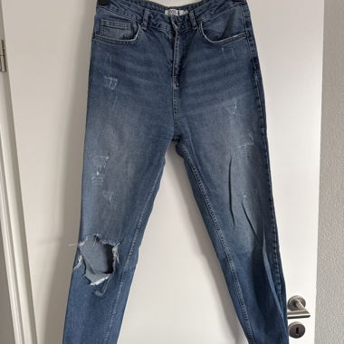 Jeans mit Löchern, Grösse 29, Even&Odd
