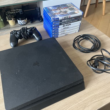 PS4 avec lot de 8 jeux 