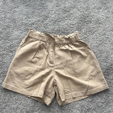 Pantaloncini beige a vita alta